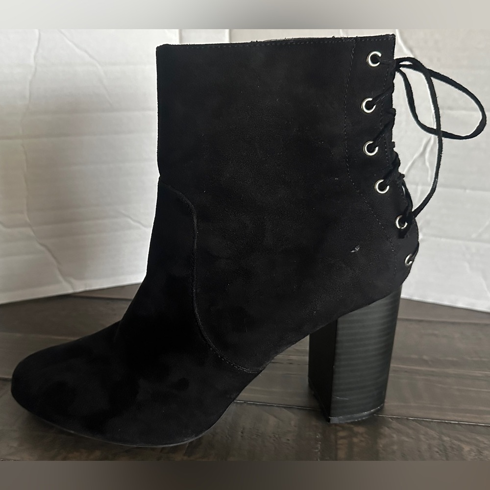 Women’s Size 10 Forever 21 Black Suede Zipper Ankle Boot Heels